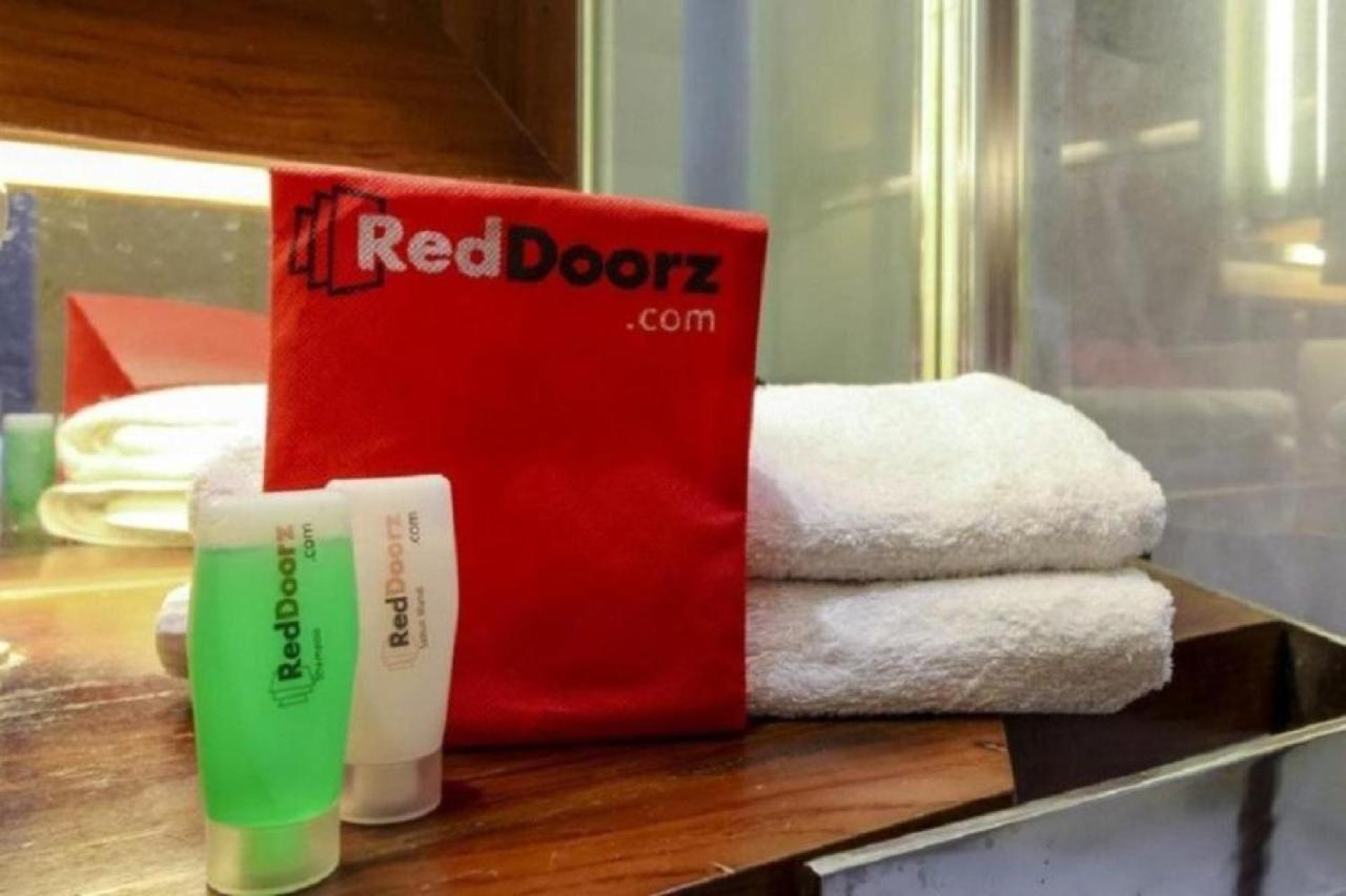 Reddoorz Near Ramai Mall Malioboro Yogyakarta Ngoại thất bức ảnh